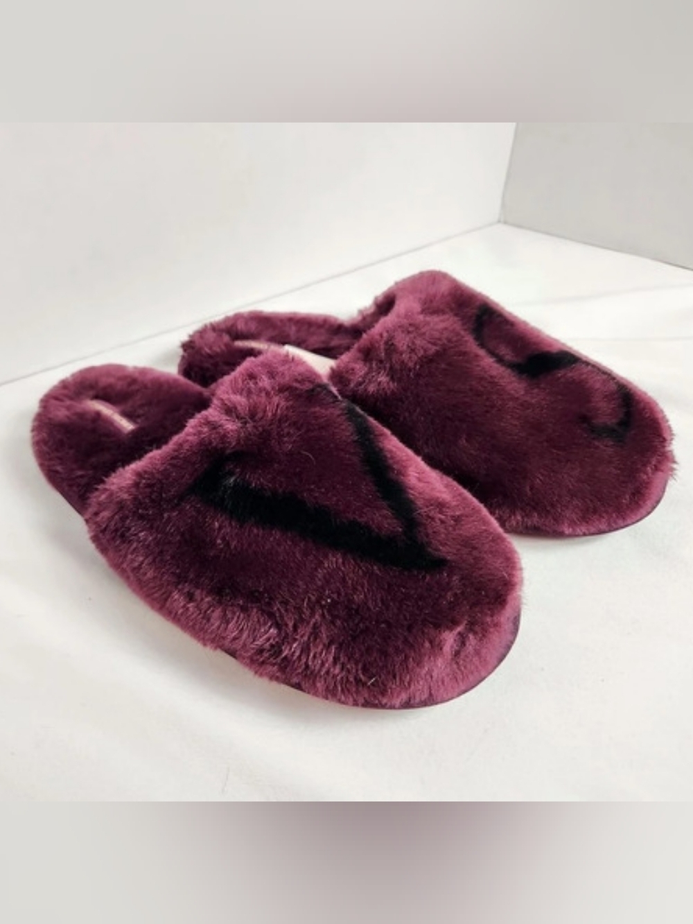 NWT Victoria's Secret Burgundy Plum Faux Fur VS Logo Slide House Slippers Size M
